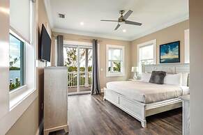 Aquaria House by Brightwild Pool Boat Dock