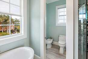 Mastway House by Brightwild Pool Dock