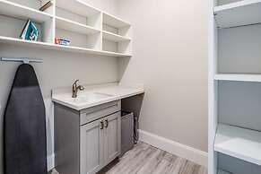 Mastway House by Brightwild Pool Dock