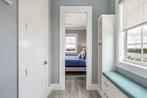 Mastway House by Brightwild Pool Dock