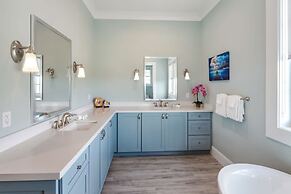 Mastway House by Brightwild Pool Dock