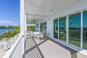 Mastway House by Brightwild Pool Dock