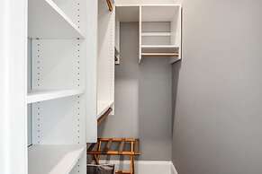 Mastway House by Brightwild Pool Dock