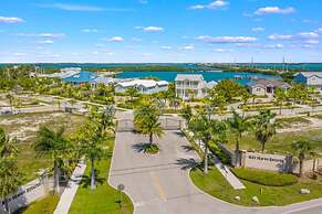 Mastway House by Brightwild Pool Dock