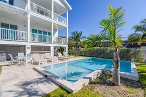 Mastway House by Brightwild Pool Dock