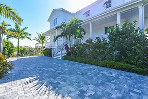 Mastway House by Brightwild Pool Dock