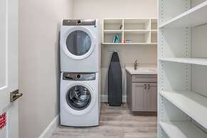 Mastway House by Brightwild Pool Dock