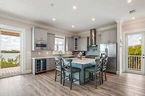 Mastway House by Brightwild Pool Dock