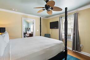 Sky Suite on Duval by Brightwild Condo w Balcony