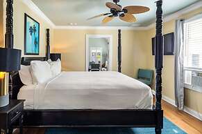 Sky Suite on Duval by Brightwild Condo w Balcony