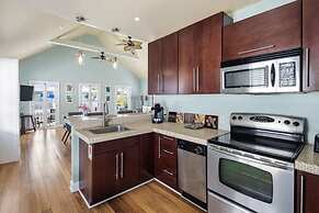 Sky Suite on Duval by Brightwild Condo w Balcony