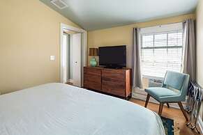 Sky Suite on Duval by Brightwild Condo w Balcony