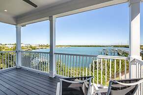 Spindrift House by Brightwild Huge Pool Dock