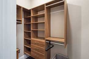 Mirador House by Brightwild Pool Dock