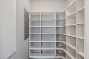 Mirador House by Brightwild Pool Dock