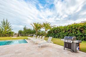 Mirador House by Brightwild Pool Dock