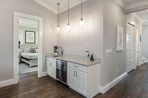 Mirador House by Brightwild Pool Dock