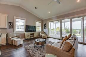 Mirador House by Brightwild Pool Dock