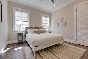 Mirador House by Brightwild Pool Dock