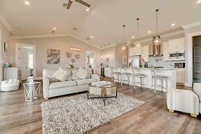 Mirador House by Brightwild Pool Dock