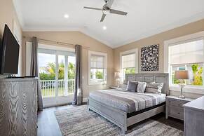 Mirador House by Brightwild Pool Dock