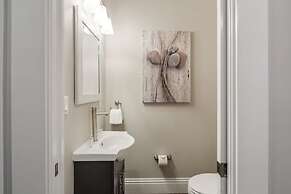 Mirador House by Brightwild Pool Dock