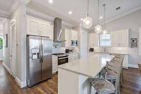 Mirador House by Brightwild Pool Dock