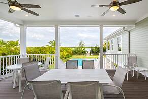 Mirador House by Brightwild Pool Dock