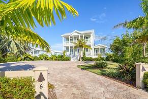 Mirador House by Brightwild Pool Dock