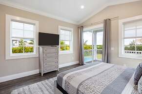 Mirador House by Brightwild Pool Dock