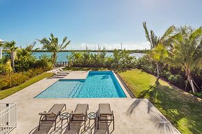 Suncoast House by Brightwild Pool Boat Dock