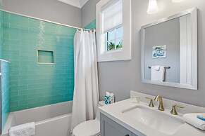 Springtide House by Brightwild Waterfront Pool