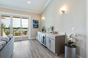 Springtide House by Brightwild Waterfront Pool