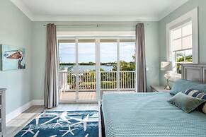 Springtide House by Brightwild Waterfront Pool