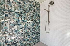 Springtide House by Brightwild Waterfront Pool