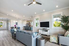 Springtide House by Brightwild Waterfront Pool