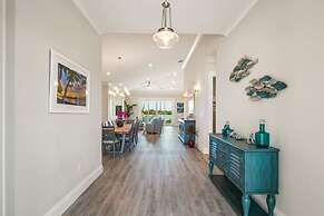 Springtide House by Brightwild Waterfront Pool