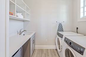 Springtide House by Brightwild Waterfront Pool