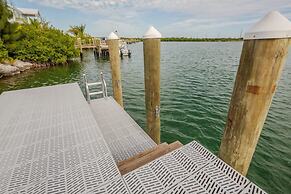 Springtide House by Brightwild Waterfront Pool