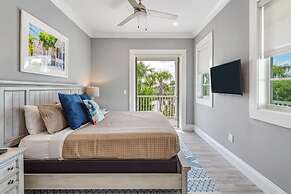 Springtide House by Brightwild Waterfront Pool