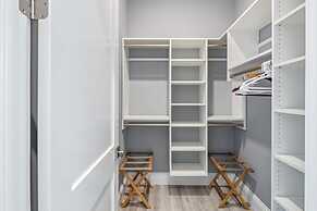 Springtide House by Brightwild Waterfront Pool