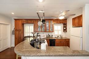 Conch Cottage by Brightwild Quiet w Shared Pool