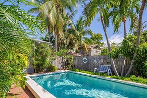Conch Cottage by Brightwild Quiet w Shared Pool
