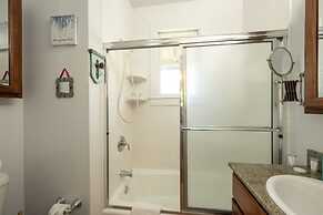 Conch Cottage by Brightwild Quiet w Shared Pool