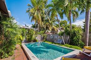 Conch Cottage by Brightwild Quiet w Shared Pool