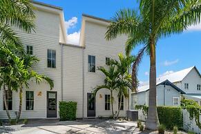 Casa Cohiba by Brightwild Steps to 7th Ave