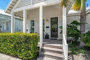 Casa Cohiba by Brightwild Steps to 7th Ave