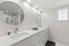 Hyde Park Hydeaway Stunning Home w Heated Pool