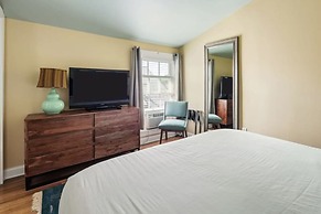 Sky Suites Retreat by Brightwild 2 Stunning Condos