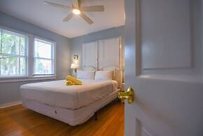 Poolside Suite by Brightwild Pvt Pool Parking